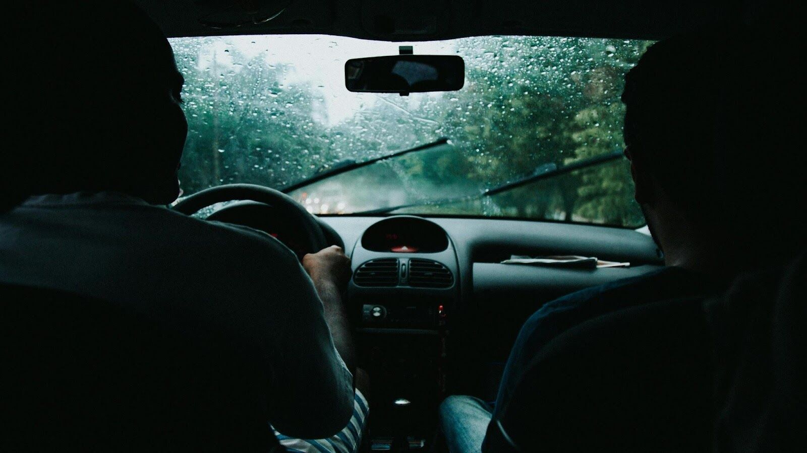 8 Factors That Affect Driving Performance in the Rain